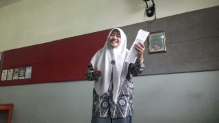 Puisi Demokrasi Yang Dipenjara Karya Nabilah Yandra